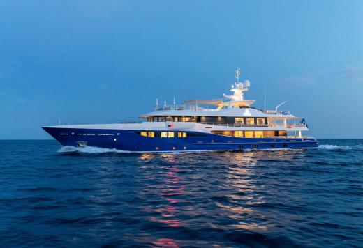 Side view Nomad Amels Damen Yachting Alewijnse